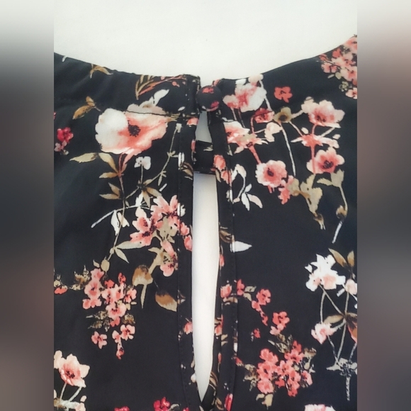 White House Black Market  Floral Black Sleeveless Halter With Lace Detail Size M - Picture 4 of 9